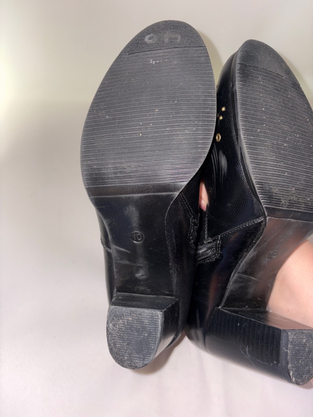 Olivia Miller Cortlandt Black Ankle Booties with Gold Eyelet Toe Size 10 - Picture 7 of 11